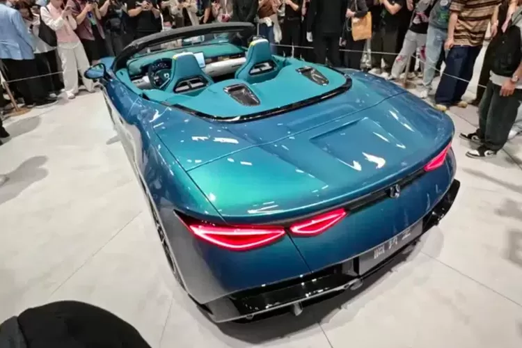 Denza Z, atap terbuka, Goodwood Festival of Speed, Denza Z Meluncur, Pesaing Baru MG Cyberster