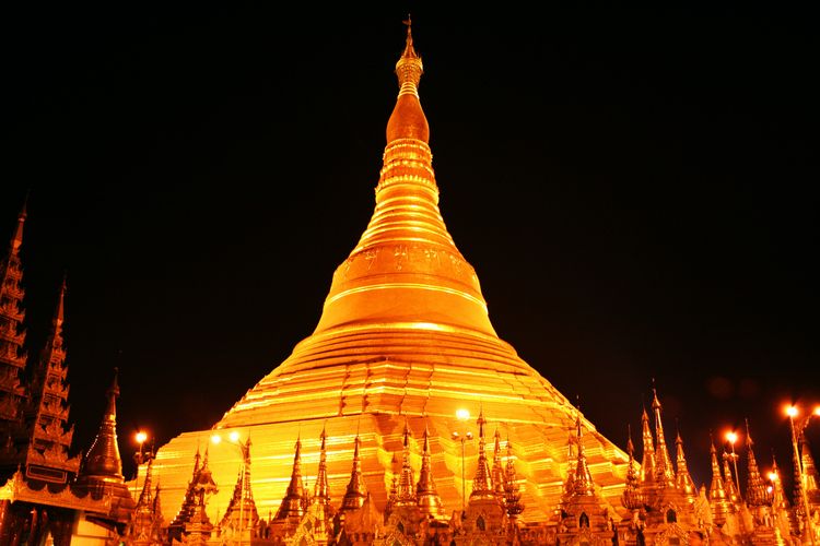 Myanmar, thailand, myanmar, bangunan emas, bangunan emas di dunia, 7 Bangunan Bersejarah Ini Berlapis Emas, Bisa 'Tekor' kalau Dibangun Sekarang, 1. Pagoda Shwedagon, 2. Paviliun Emas, Kyoto, 3. Golden Buddha, 4. Golden Temple India, 5. Pagoda Kyaiktiyo, 6. Grand Palace, 7. Kuil Sri Padmanabhaswamy