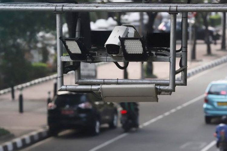 pelat nomor, jakarta pusat, Tilang elektronik, pelanggaran lalu lintas, Sanksi Menutup Pelat Nomor Kendaraan di Jakarta: Simak Faktanya!