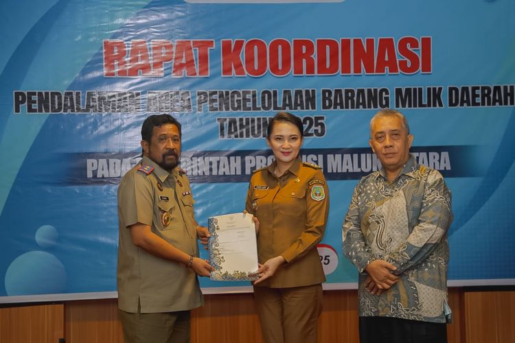 Gubernur Maluku Utara, sherly tjoanda, profil sherly tjoanda, gubernur Maluku Utara  Sherly Tjoanda, Profil Sherly Tjoanda, Gubernur Maluku Utara yang Kibarkan Merah Putih di Dasar Laut Ternate, Karier Politik Sherly Tjoanda, Latar Belakang dan Pendidikan Sherly Tjoanda, Karier Bisnis dan Sosial, Kibarkan Merah Putih di Dasar Laut, Disorot Warganet: “The Next President Indonesia”