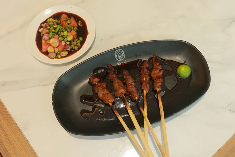 street food Indonesia, siomay, batagor, sate, Kuliner Indonesia, Sate, street food indonesia, makanan terpopuler indonesia, 10 Street Food Indonesia Paling Populer dan Favorit, Apa Saja?, 1. Siomay, 2. Batagor, 3. Sate Kambing, 4. Empal Gentong, 5. Sate Madura, 6. Rendang, 7. Sate Padang, 8. Sate Babi, 9. Sate Ponorogo, 10. Sate