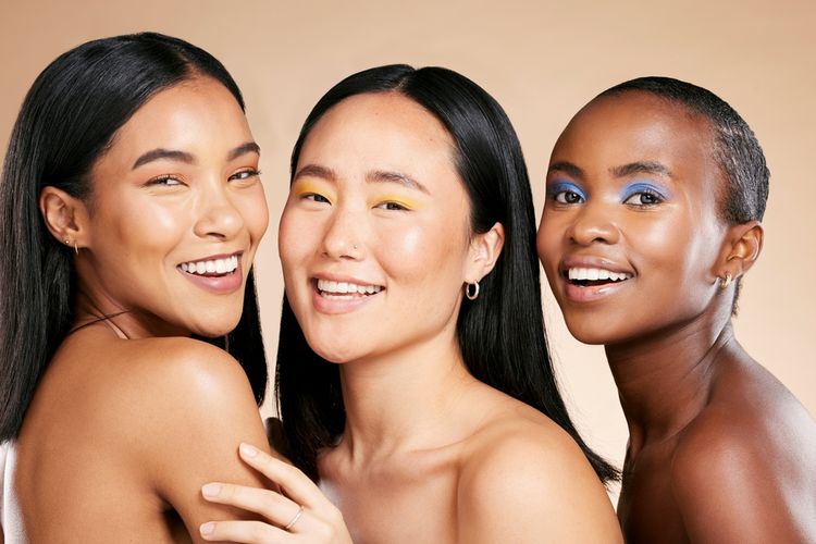 skin barrier, skin barrier rusak, memperbaiki skin barrier, dasar kulit, memperbaiki dasar kulit, cara memperbaiki skin barrier wajah, 11 Cara Memperbaiki Skin Barrier yang Rusak Menurut Ahli, 1. Bersikap baik pada kulit, 2. Sederhanakan rutinitas skincare, 3. Gunakan pembersih wajah yang lembut, 4. Tambahkan serum atau pelembab , 5. Pilih pelembab multifungsi, 6. Hindari eksfoliasi berlebihan, 7. Atasi peradangan, 8. Rawat kulit tubuh juga jangan hanya wajah, 9. Rawat diri dari dalam, 10. Mandi menggunakan air hangat, 11. Jangan lupa sunscreen