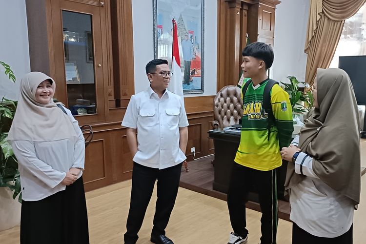 Gubernur Banten Andra Soni, SMAN 1 Cimarga, kepsek tampar siswa merokok, siswa mogok sekolah, Kepsek tampar murid, Kasus Tampar Siswa Berakhir Damai, Kepala SMAN 1 Cimarga Diminta Kembali Pimpin Sekolah