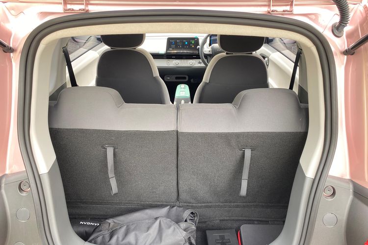 Changan, Mobil listrik, Changan Lumin, mobil listrik mini, Bahas Interior Changan Lumin, Kabin Simpel dengan Warna Cerah