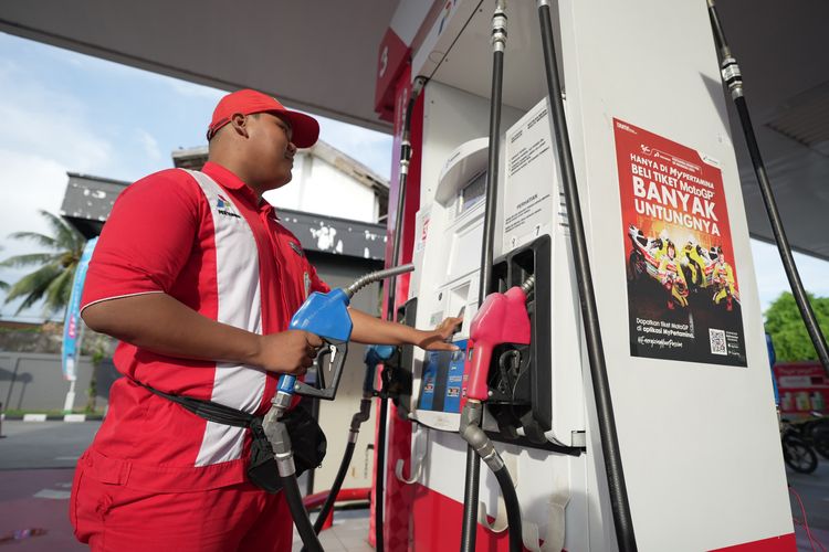 harga Pertamax, Harga Pertamax, Harga BBM, harga BBM, Harga BBM subsidi, harga pertamax, harga BBM subsidi, harga bbm 1 agustus, harga bbm di jawa tengah, Harga BBM di Jawa Tengah per 1 Agustus 2025, Pertamax Turun Jadi Rp 12.200 per Liter, Harga Pertamax Turun di Wilayah Jawa dan Bali, Daftar Harga BBM di Jawa Tengah Per 1 Agustus 2025, Harga Pertamax di Daerah Lain Masih Beragam, Kebijakan Penyesuaian Harga BBM Nonsubsidi