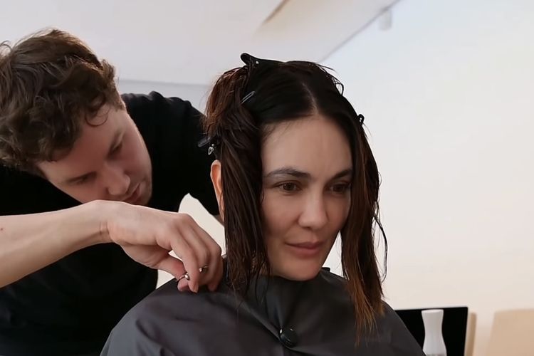 Luna Maya, Potret Luna Maya Tampil Fresh dengan Rambut Bob di Tahun 2026, Tahun baru tampil dengan rambut baru, Detail gaya rambut bob Luna Maya, Komentar hairdresser soal potongan rambut Luna, Kesan dewasa, elegan, dan relevan dengan tren