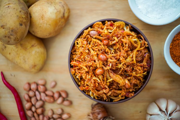resep kentang mustofa, cara membuat kentang mustofa, resep kentang mustofa 1 kg, Cara Bikin Kentang Mustofa Tanpa Kapur Sirih, Awet Renyah Pakai Bahan Ini, 1. Ganti dengan Cuka, 2. Iris Kentang Tipis, 3. Goreng Hingga Kering, 4. Masak Bumbu Hingga Tanek, 5. Aduk dengan Bumbu Saat Masih Panas, 6. Tambahkan Kacang Tanah Goreng, 7. Simpan dalam Wadah Kedap Udara