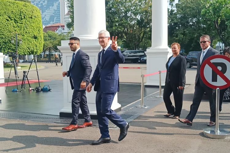 Steve Jobs, apple, microsoft, nama, sejarah, Perjalanan Bisnis Apple, Pernah Hampir Bangkrut dan Diselamatkan Microsoft, Perjalanan logo Apple dari masa ke masa, Jual mobil demi memulai usaha, Kelahiran Macintosh, Diselamatkan Microsoft, iMac membalik peruntungan Apple, Jadi perusahaan terkaya di dunia