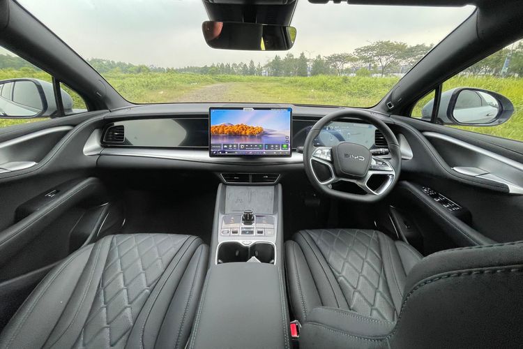 interior, Eksterior, test drive, mobil listrik, biaya perawatan, kenyamanan berkendara, biaya kepemilikan, pajak tahunan, fitur unggulan, Sealion 7, Review Lengkap Mobil Listrik BYD Sealion 7, Desain Eksterior, Desain Interior, Kenyamanan Berkendara, Performa dan Efisiensi Daya, Pajak Tahunan, Biaya Perawatan, Biaya Kepemilikan, Kesimpulan