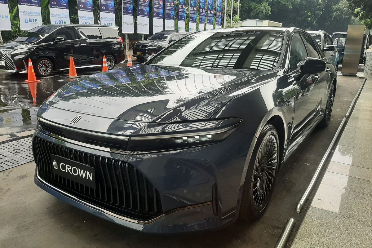 Toyota Crown, otomotif, spesifikasi, kendaraan bermotor, mobil hidrogen, Spesifikasi Toyota Crown FCEV yang Sempat Dijajal Bahlil