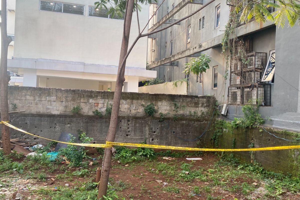jakarta selatan, eksploitasi anak, Pasar Minggu, Terapis, Pejaten, Eksploitasi anak di bawah umur, eksploitasi anak di ibu kota, terapis tewas, terapis tewas di Pejaten, terapis ditemukan tewas, Terapis Spa Tewas di Pejaten, Keluarga Sebut Korban Masih Berusia 14 Tahun, Penemuan jenazah di belakang gedung TIKI, Saksi mendengar teriakan sebelum korban ditemukan, Polisi temukan jejak kaki korban di gedung sekitar, Perbedaan identitas, korban ternyata masih 14 tahun, Dugaan eksploitasi anak dan tekanan denda Rp 50 juta, RTA diduga berusaha kabur dari Tempat Spa, Baru sebulan bekerja di Jakarta, Pemprov DKI soroti eksploitasi anak di bawah umur