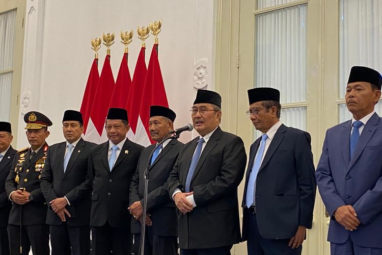 Prabowo, Komisi Reformasi Polri, Presiden Prabowo, Listyo Sigit Prabowo, Tito Karnavian, Jimly Ashiddiqie, Prabowo Lantik Ketua dan Anggota Komisi Reformasi Polri, Ada Tito Karnavian hingga Listyo Sigit, Tiga Mantan Kapolri Masuk dalam Komisi, Jimly Asshiddiqie Jadi Ketua Komisi Reformasi Polri, Daftar Lengkap Anggota Komisi Reformasi Polri, Tujuan Pembentukan Komisi Reformasi Polri, Komitmen Terbuka terhadap Aspirasi Publik