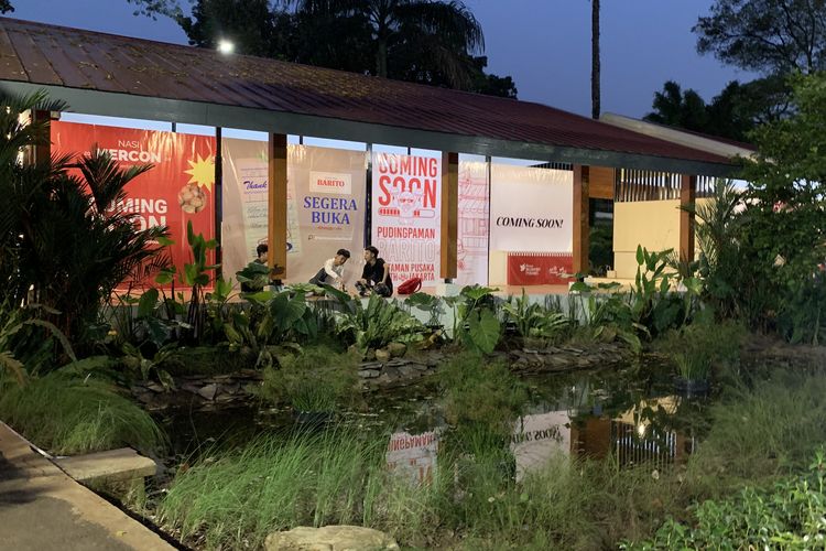 Taman Bendera Pusaka, Serba Gratis, Ini 10 Fasilitas di Taman Bendera Pusaka yang Punya Lapangan Padel, 1. Lintasan lari sepanjang 1,2 kilometer, 2. Area bermain (playground), 3. Lapangan padel dan olahraga lainnya, 4. Perpustakaan atau ruang baca, 5. Toilet dan mushala, 6. Amfiteater, 7. Parkir gratis, 8. Spot foto, 9. Tempat duduk, 10. Kuliner