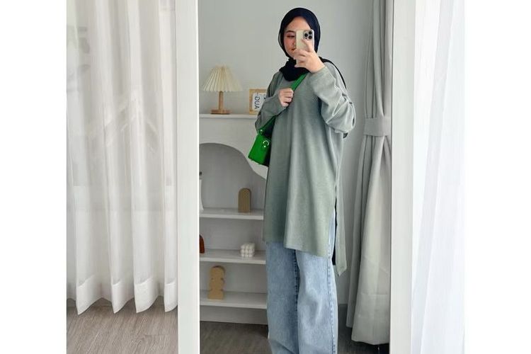 baju lebaran 2025, rekomendasi baju kasual wanita 2025, baju casual wanita, baju casual wanita hijab, baju simpel wanita, rekomendasi outfit lebaran hari kedua, 5 Rekomendasi Baju Kasual Wanita untuk Outfit Lebaran Hari Kedua, 1. Kemeja oversized bordir Slimah, 2. Kaus oversized knit top By Meldev, 3. Maxi dress simpel Femmewear, 4. Tunik motif garis-garis Bayleaf.id, 5. Kemeja motif bunga Geulis