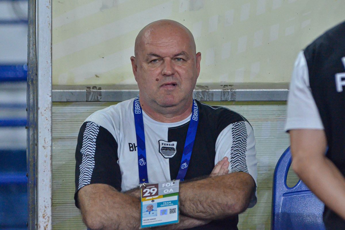 Persib, Liga Indonesia, Persita, Javlon Guseynov, Persita vs Persib, Super League 2025-2026, HT Persita Vs Persib 1-0, Roket Javlon Robek Gawang Przybek