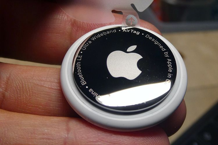 apple, AirTag, Apple AirTag, tracking device, AirTag Selamatkan Wisatawan dari Aksi Pencurian Koper di Bandara