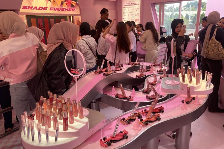 Wardah, Amna Al Qubaisi, Wardah Lip Paddock, Saat Dunia Balap Bertemu Kecantikan di Wardah Lip Paddock Senayan City