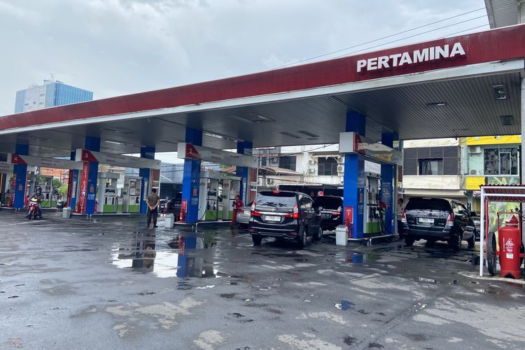 pengamat kebijakan publik, Pertalite, MyPertamina, BBM subsidi, Pertamina Patra Niaga, Pertamina, Pengamat Soroti Mobil Mewah Isi Pertalite
