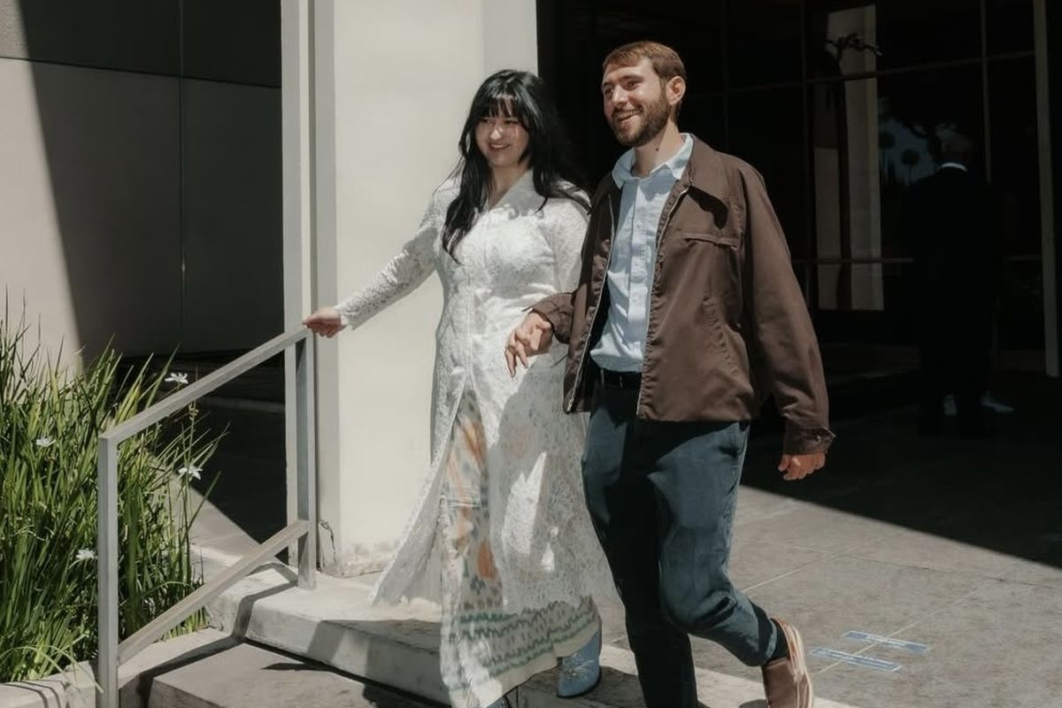 Stephanie Poetri, Stephanie Poetri  menikah, stephanie poetri anak titi dj, asher novkov bloom, stephanie poetri dan asher, Seperti Stephanie Poetri, Mengapa Pernikahan di Luar Negeri Mengenakan Busana Simpel?, 1. Fokus pada Pengantin , 2. Kenyamanan, 3. Estetika Abadi, 4. Keselarasan dengan nilai pribadi 
