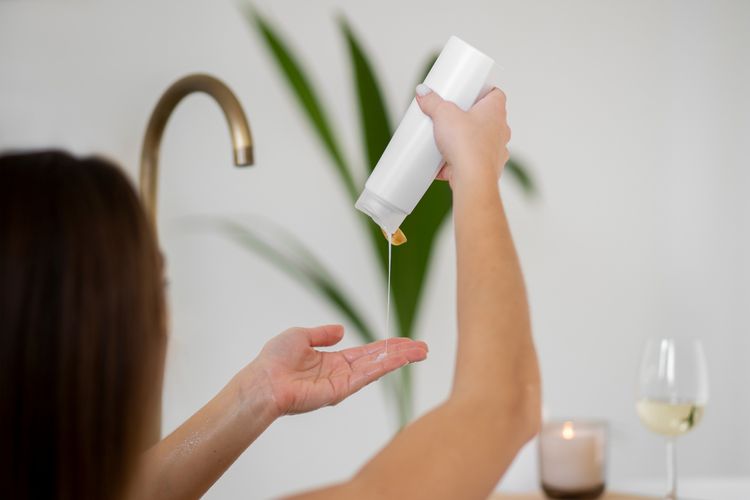 Selsun, PT Rohto Buka Suara soal Produk Selsun yang Ditarik BPOM, Ini Penjelasannya, PT Rohto minta maaf dan hormati keputusan BPOM, Sebut ada perbedaan hasil uji, Konsumen bisa tukar produk atau refund, PT Rohto sebut varian lain tetap aman
