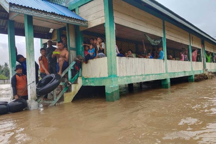 Aceh, banjir Aceh, banjir aceh, banjir bandang Aceh, banjir aceh hari ini, Banjir Sumatera Utara, update banjir Aceh, aceh kebanjiran, BERITA FOTO: Potret Duka Aceh, 30 Orang Meninggal, Sekolah Diliburkan, 30 orang meninggal, Status tanggap darurat bencana, Wilayah yang terdampak banjir Aceh, Fokus penanganan pengungsi korban banjir, Sekolah diliburkan