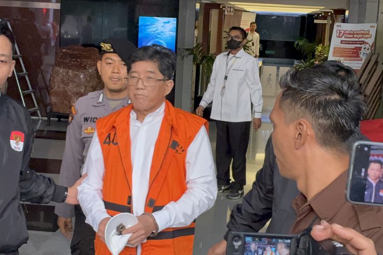 Suap, Kalimantan Timur, korupsi, izin usaha tambang, izin usaha pertambangan, Izin Usaha Pertambangan (IUP), Rudy Ong Chandra, rudy ong dijemput paksa, Rudy Ong, rudy ong chandra tersangka, rudy ong chandra kpk, Momen Rudy Ong Chandra Ngomel Sendiri Saat Ditampilkan KPK dalam Kasus Suap IUP Kaltim, Dugaan Suap Rp 3,5 Miliar untuk 6 IUP, Awal Pertemuan hingga Negosiasi, Tiga Tersangka, Jemput Paksa KPK