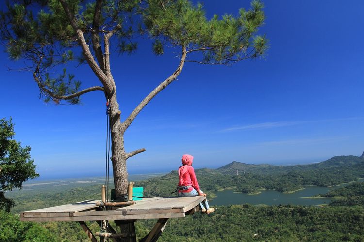 Kulon Progo, wisata alam di Kulon Progo, Waduk Sermo, Bukit Ngisis, 5 Destinasi Wisata Alam di Kulon Progo, Disertai Rute dan Harga Tiket Masuknya, 1. Waduk Sermo, 2. Bukit Ngisis, 3. Pantai Glagah, 4. Bukit Pulepayung, 5. Kalibiru
