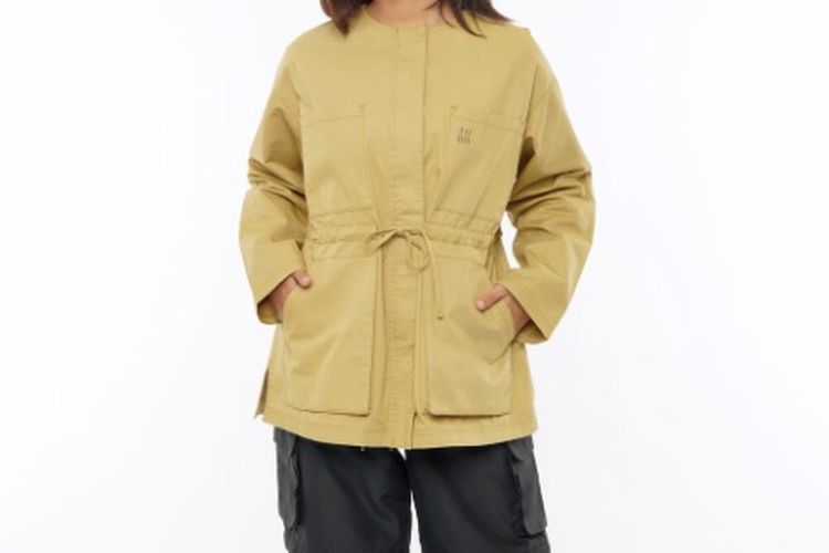 Rekomendasi 5 Jaket Kece untuk Musim Hujan, Nyaman dan Tetap Stylish, 1. Komeru Taslan Jacket Humblezing, 2. M231 Bomber Jacket, 3. Nookly Parka Ashton Cream 2.0, 4. Eiger Geva Collarless , 5. DELIRIUM Puffer Crinkle Jacket
