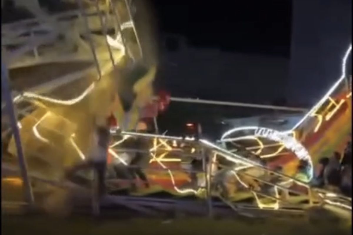 Ketapang, Rainbow Slide, rainbow slide di pasar malam roboh, rainbow slide di ketapang roboh, wahana rainbow slide di ketapang roboh, Perosotan “Rainbow Slide”  di Pasar Malam Ketapang Kalbar Roboh, Polisi Tutup Sementara Seluruh Wahana