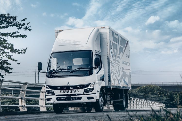 kendaraan niaga, Mitsubishi Fuso, krisis energi, eCanter, truk listrik, Fuso Buka Suara Soal Peluang Truk Listrik di Tengah Krisis Energi
