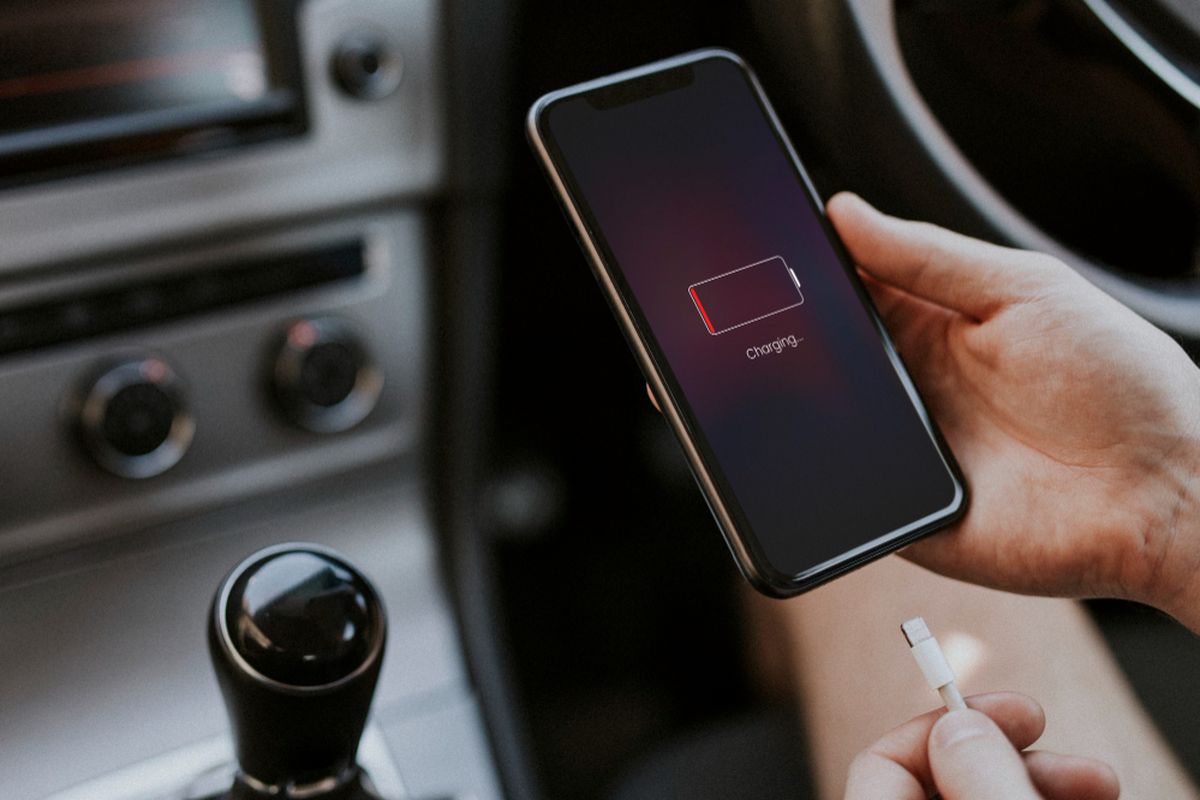 mudik, cara hemat baterai smartphone, mudik Lebaran 2025, Lebaran 2025, cara hemat baterai saat mudik, 12 Tips Hemat Baterai HP saat Mudik Lebaran 2025, Aktifkan mode hemat daya, Kurangi kecerahan layar, Gunakan mode pesawat saat tidak dibutuhkan, Nonaktifkan fitur yang tidak diperlukan, Tutup aplikasi yang berjalan di latar belakang, Gunakan aplikasi versi lite, Hindari penggunaan live wallpaper dan widget berlebihan, Manfaatkan dark mode, Bawa power bank dengan kapasitas memadai, Gunakan charger mobil atau adaptor cepat, Simpan smartphone di tempat sejuk, Matikan smartphone saat tidak digunakan