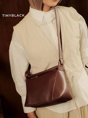brand lokal, tas wanita, rekomendasi tas lokal wanita, 5 Rekomendasi Brand Lokal Tas Wanita, Timeless dan Stylish, 1. Tinyblack, 2. Amreta, 3. Sunny Pixie, 4. Flicka, 5. Nubuk Bags