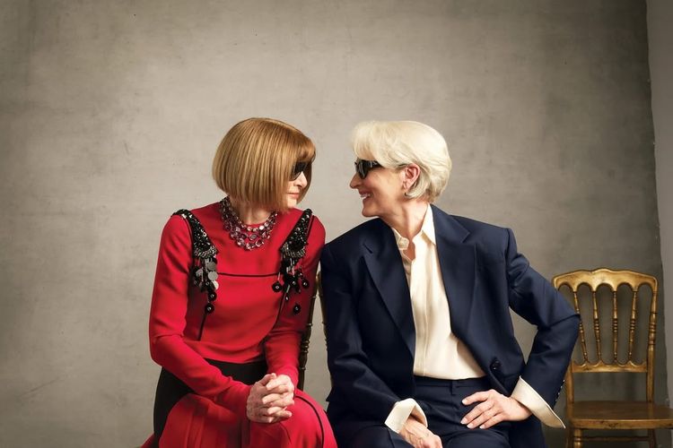 Anna Wintour, Miranda Priestly, The Devil Wears Prada, Meryl Streep, The Devil Wears Prada 2, Jelang The Devil Wears Prada 2, Anna Wintour dan “Miranda” Kembali Jadi Sorotan, Sosok Anna Wintour kembali relevan di tengah tren film, Film dan fashion saling menguatkan popularitas, Pertemuan dua ikon yang selama ini hanya dibayangkan, Antusiasme publik dan efek nostalgia, Fashion tetap jadi pusat perhatian
