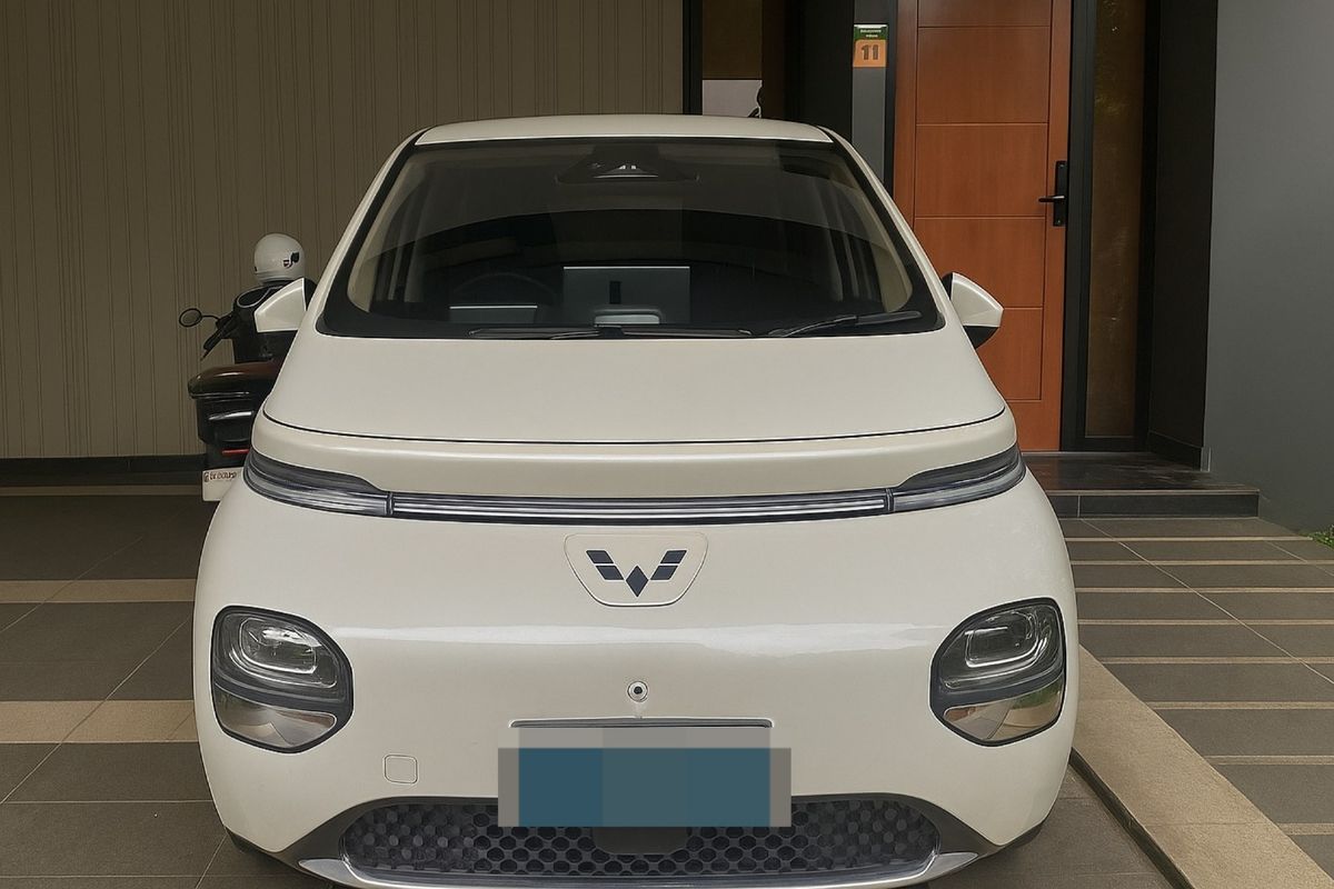 Wuling Cloud EV, pengalaman pengguna, mobil listrik, biaya operasional rendah, Pengalaman Wuling Cloud EV: Pro dan Kontra dari Pengguna, Wuling Cloud EV: Pilihan Mobil Listrik yang Menarik dengan Pro dan Kontra, Mobil Listrik Memikat Perhatian Konsumen Indonesia, Biaya Operasional yang Lebih Ringan, Perhatian pada Beberapa Aspek Penggunaan, Kenyamanan Berkendara yang Perlu Diperhatikan, Kesimpulan: Kelebihan dan Kekurangan Wuling Cloud EV