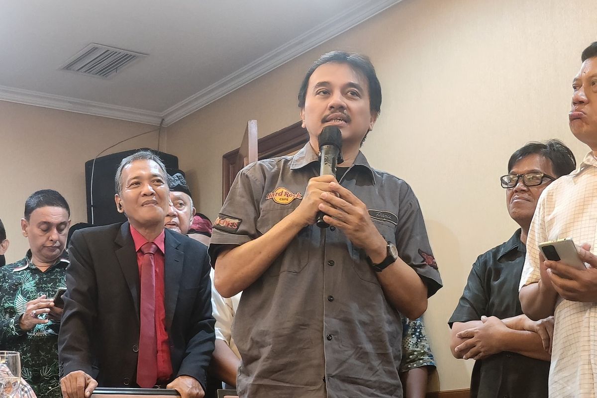 Roy Suryo, Forum Purnawirawan TNI, pemakzulan Gibran, ijazah palsu Jokowi, Ijazah Jokowi, ijazah Jokowi, ijazah jokowi, pemakzulan gibran, Mengapa Roy Suryo Pilih Hadiri Preskon Pemakzulan Gibran daripada Gelar Perkara Ijazah Jokowi?, Roy Suryo: Klarifikasi di Polda Belum Punya Dasar Pro Justicia, Gelar Perkara Ijazah Jokowi Ditunda hingga Pekan Depan, Kritik Roy Suryo terhadap Polda: Harus Lebih Profesional, Latar Belakang Kasus Ijazah Jokowi