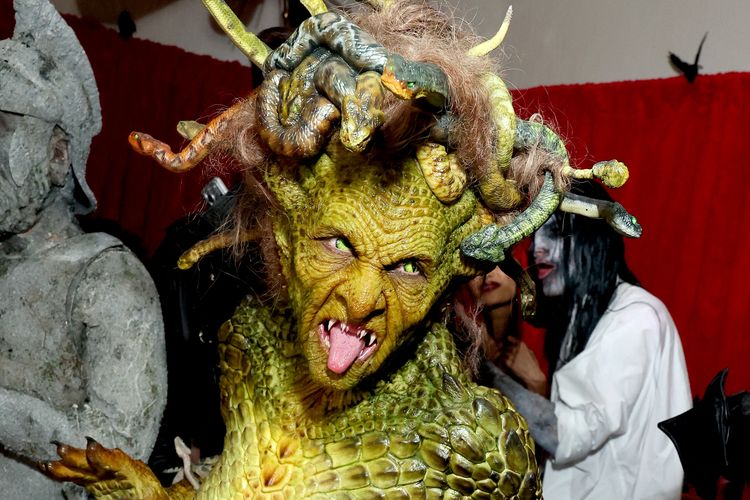 Heidi Klum, Pesta Halloween, medusa, Heidiween, Heidi Klum Jadi Ratu Kostum Halloween yang Tak Tergoyahkan
