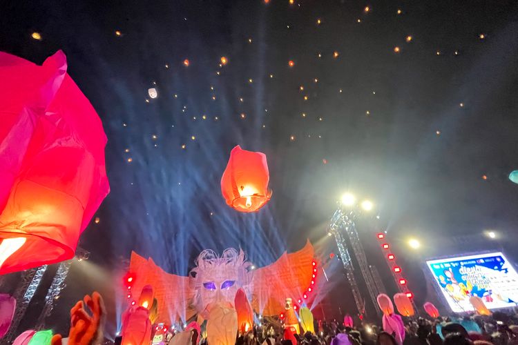 Dieng Culture Festival 2025, dcf 2025, jadwal dieng culture festival 2025, Jadwal DCF 2025, Jadwal Dieng Culture Festival 2025 Hari Pertama, 07.00 WIB – Aksi Dieng Bersih, 09.00 WIB – Bazar UMKM dan Tradisional, 10.00–17.00 WIB – Pentas Seni Tradisi, 13.00–14.00 WIB – Pembukaan Resmi DCF 2025 dan Kongkow Budaya, 17.30 WIB – Open Gate Symphony Dieng, 19.00–19.30 WIB – Pentas Seni Tradisi, 19.30–22.30 WIB – Symphony Dieng, 22.30–23.00 WIB – Penerbangan Lampion