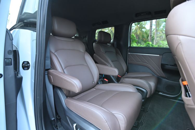 Honda Step WGN, Honda Step WGN vs Wuling Darion: Mana MPV Hybrid Terbaik?, Fitur dan Teknologi, Sistem Penggerak dan Performa, Efisiensi Bahan Bakar, Kesimpulan