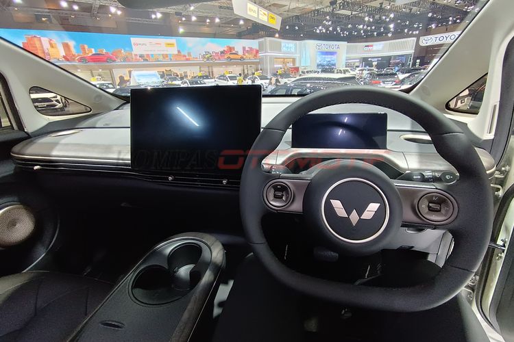 mobil listrik, Wuling Indonesia, Wuling Cloud EV, cloud ev, harga wuling cloud ev, Update Harga Wuling Cloud EV: Nyaman dengan Sofa Mode, Desain dan Dimensi, Performa dan Baterai, Interior: Sofa Mode, Teknologi dan Fitur Keselamatan, Kesimpulan, Harga Wuling Cloud EV (OTR Jakarta):