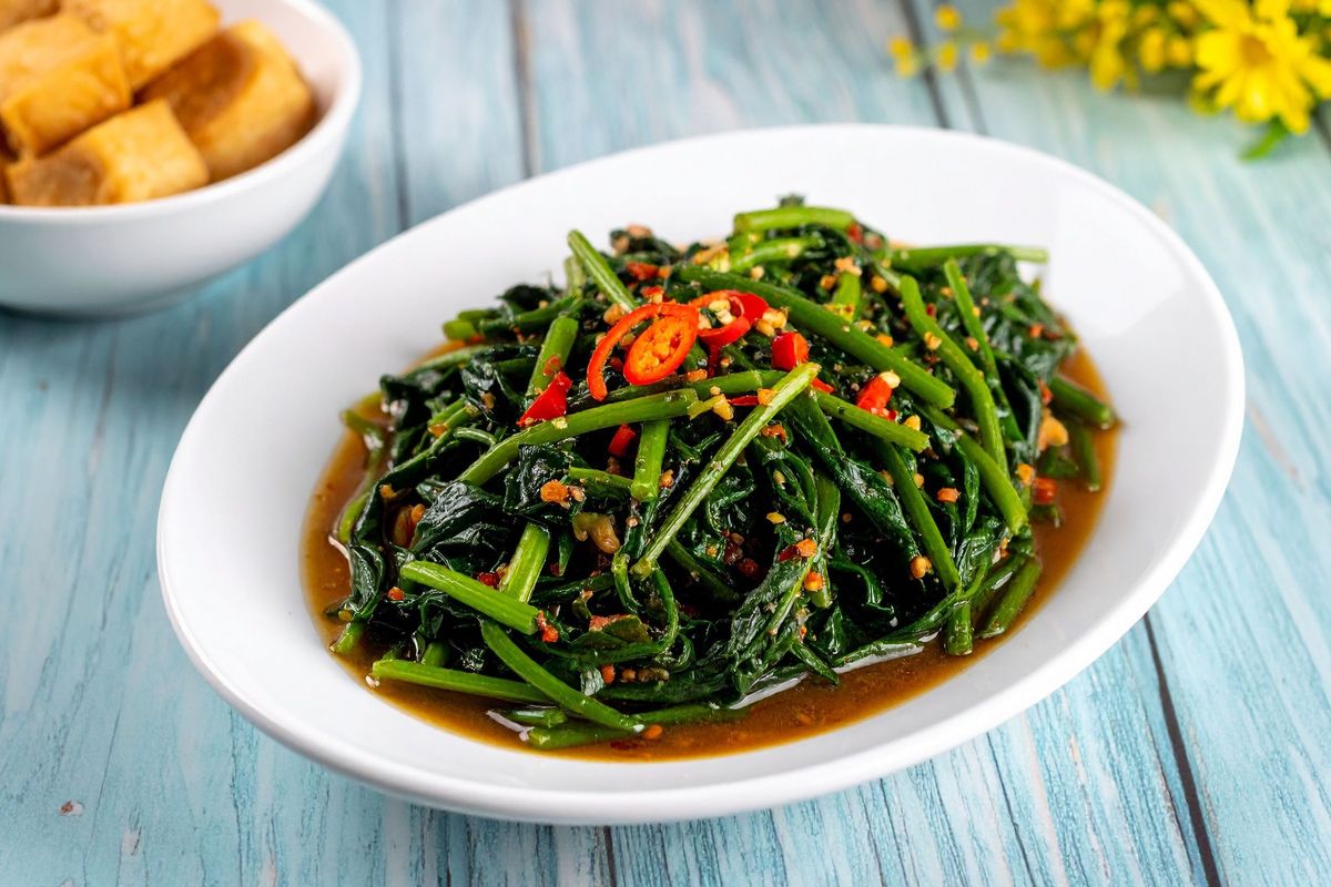 segar, sambal, pedas, gurih, berbuka puasa, Hidangan, asam, Sambal kangkung, Resep Sambal Kangkung Segar, Menu Pedas Gurih untuk Buka Puasa