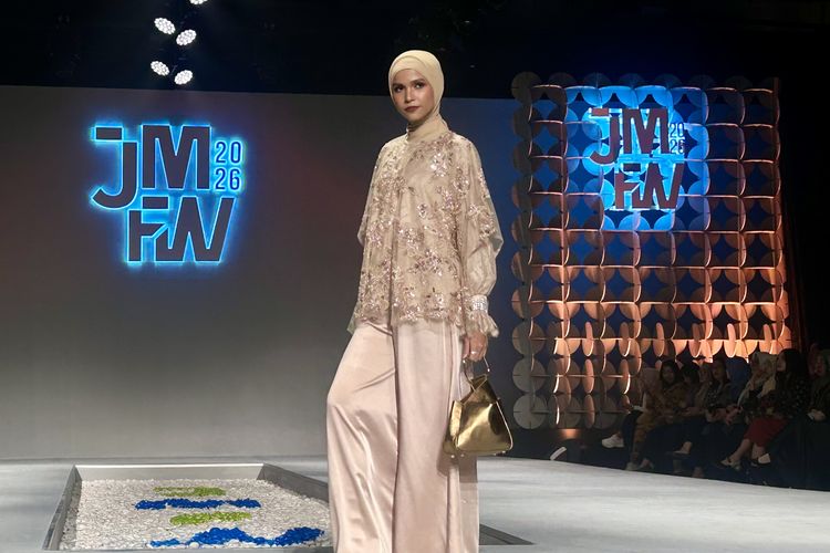 zeta prive, tarisha chas, tips merawat busana berpayet, cara merapat baju payet, cara merawat baju berpayet, 4 Cara Merawat Baju Berpayet agar Tetap Awet dan Berkilau, 1. Hindari menjemur di bawah sinar matahari langsung, 2. Cuci dengan lembut , 3. Jaga kelembapan lemari penyimpanan, 4. Gunakan pelindung tambahan saat menyimpan