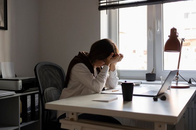 Kapan Tekanan Emosional Perlu Ditangani Profesional? Ini Tanda-tandanya