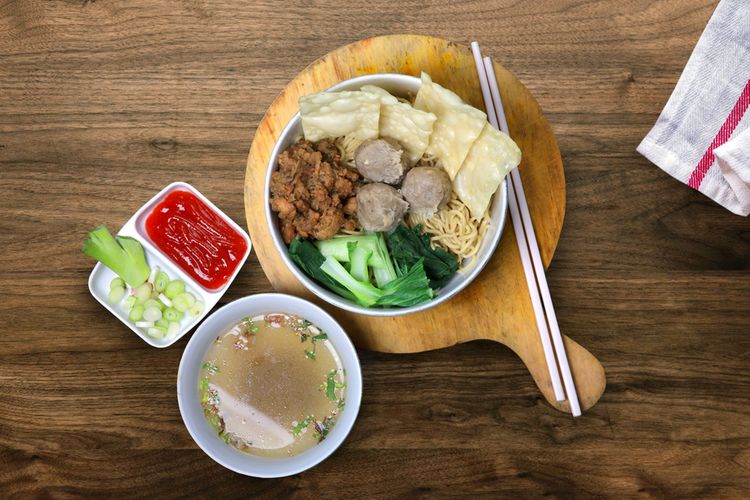 resep minyak mie ayam, minyak mie ayam, minyak mie ayam tahan berapa lama, mie ayam indonesia, cara membuat minyak mie ayam, Cara Bikin Minyak Bumbu Mi Ayam Tanpa Kulit, Modal 2 Bahan, Minyak Bawang: Rahasia Mi Ayam Makin Kaya Rasa, Bahan untuk Minyak Bumbu Mi Ayam, Cara Membuat Minyak Bawang Mi Ayam, Tips Tambahan untuk Hasil Lebih Maksimal