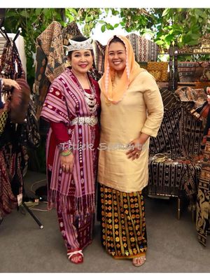 Titiek Soeharto, kain tenun, kain tenun NTT, Himpunan Ratna Busana, Kain tenun, Jenis kain tenun NTT, Kain tenun NTT, Kain Tenun, Jenis Kain Tenun NTT, Fungsi Kain Tenun NTT, kain tenun nusa tenggara timur, motif kain tenun ntt, wastra NTT, Mengenal Kain Tenun NTT, Dipakai Titiek Soeharto di Acara Himpunan Ratna Busana
