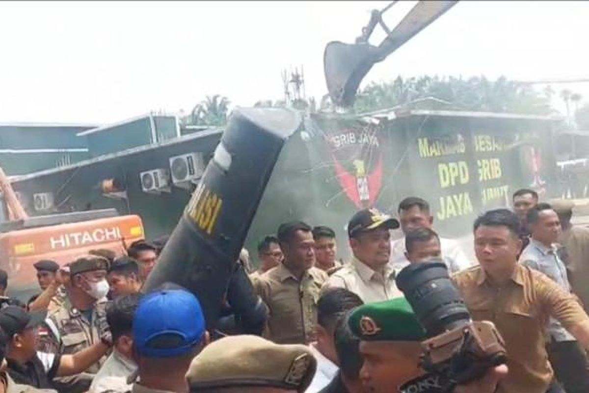 Bobby Nasution, Gubernur Sumatera Utara, Samsul Tarigan, Pangdam I Bukit Barisan, grib jaya sumut, penertiban diskotik, pembongkaran markas ormas, Bobby Nasution dan Pangdam I Bukit Barisan Dilempari Batu Massa Ormas GRIB saat Bongkar Diskotek