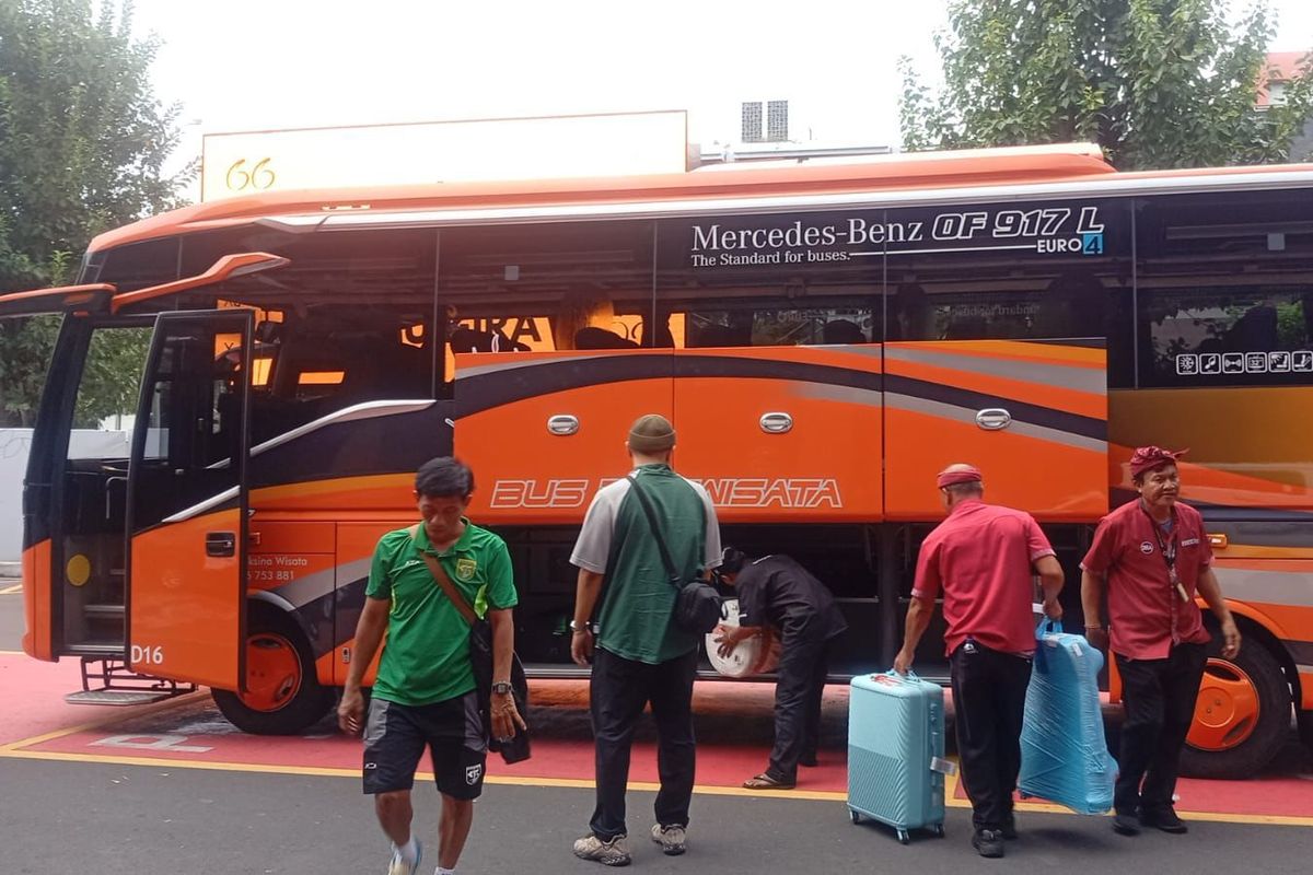 Super league 2025-2026, Arema FC, Persebaya, Klarifikasi Panpel Arema FC atas Keterlambatan Bus Jemputan Persebaya