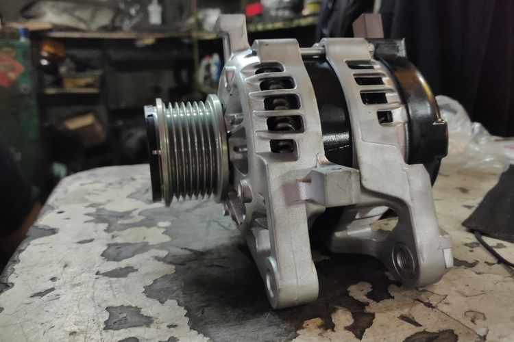 Alternator mobil, periksa alternator mobil, pemeriksaan dinamo ampere mobil, Mitos atau Fakta: Cek Alternator dengan Melepas Terminal Aki?