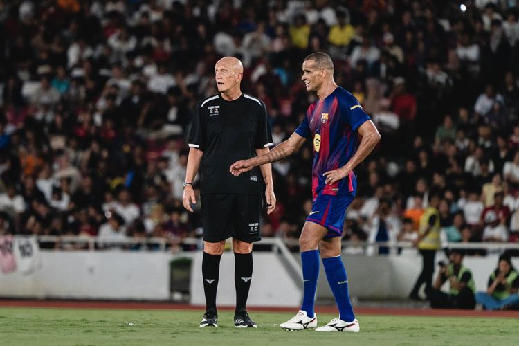 Irfan Bachdim, Clash of Legends, DRX World Legends, Barcelona Legends, Keceriaan Irfan Bachdim Bisa Main dan Tukar Jersey dengan Rivaldo