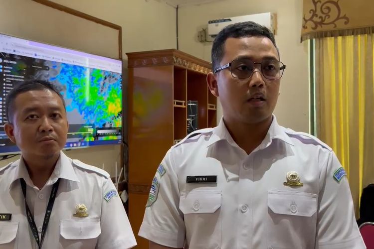 BMKG, Hujan es, penyebab hujan es, rumah warga rusak, badan meteorologi klimatologi dan geofisika, Hujan Es 15 Menit di Jambi Rusak 48 Rumah Warga, BMKG Ungkap Penyebabnya