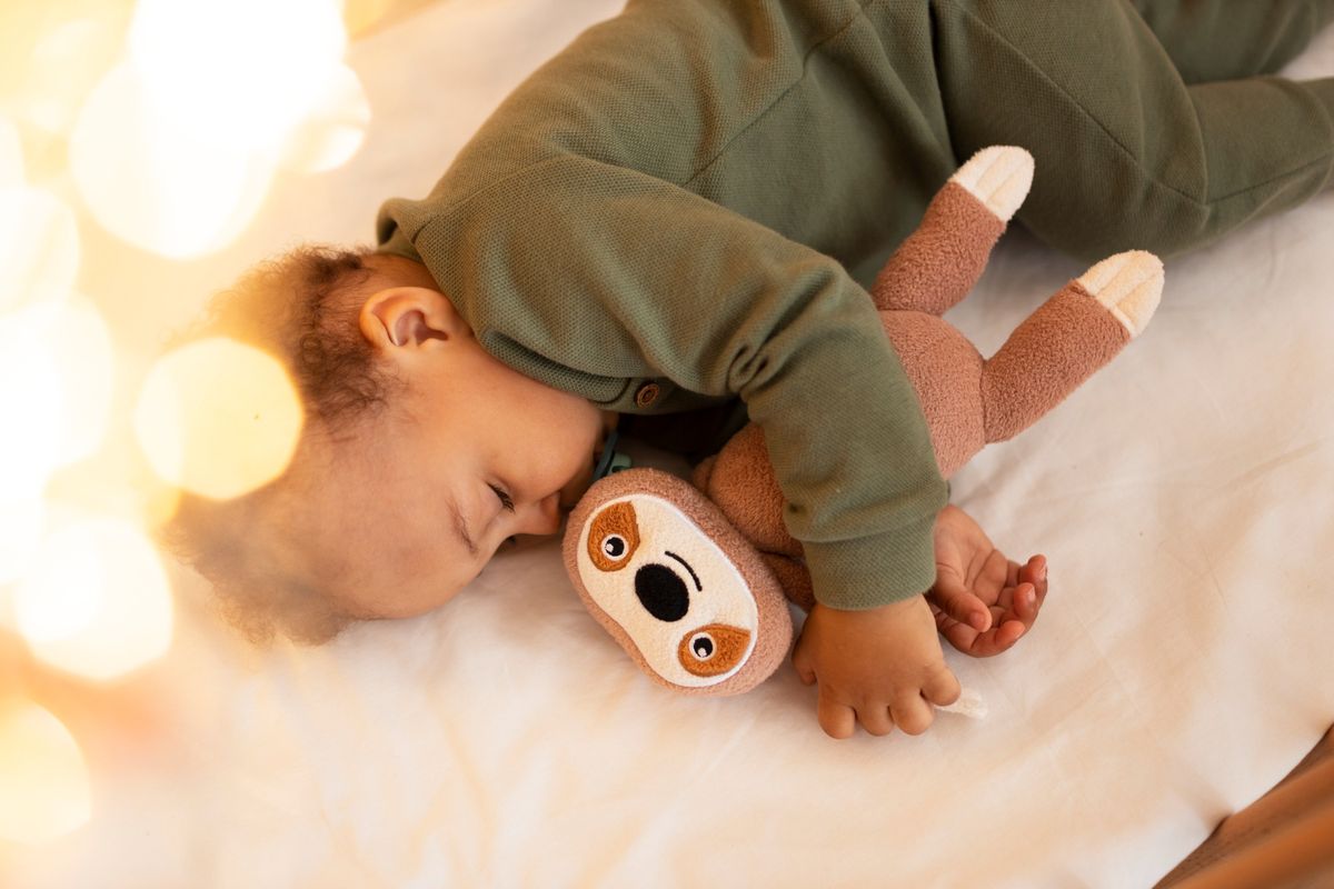 Berapa Jam Tidur yang Ideal? Ini Durasi yang Dibutuhkan Menurut Usia, Kebutuhan tidur berbeda sesuai usia, Tidur cukup bukan hanya soal jumlah jam, Tanda tubuh kekurangan tidur, Cara mengetahui kebutuhan tidur pribadi, Kebiasaan sederhana agar tidur lebih optimal